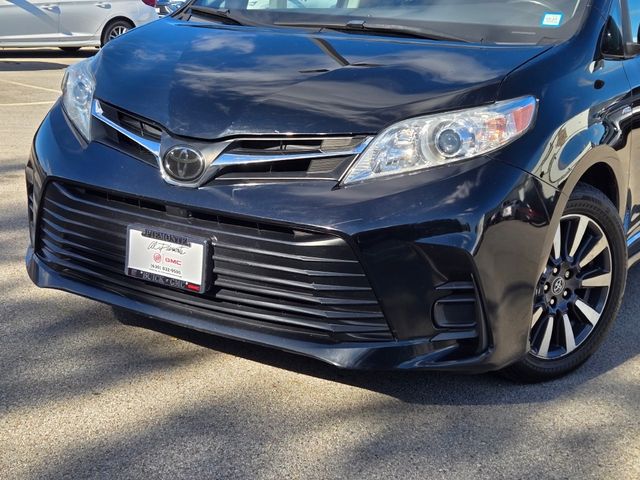 2018 Toyota Sienna LE