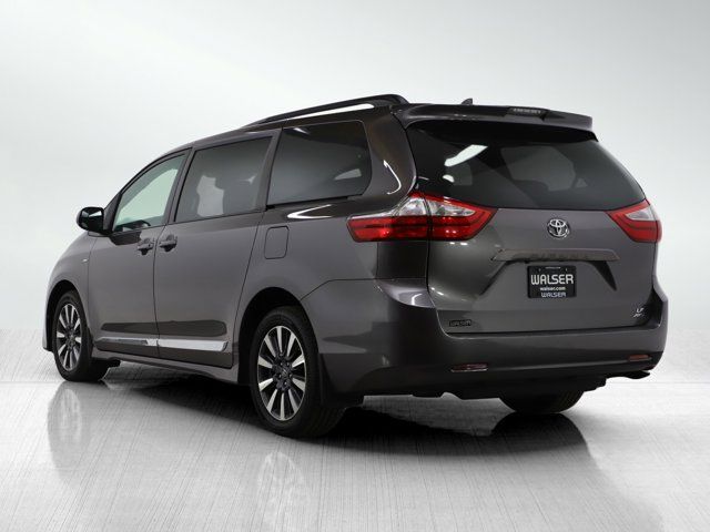 2018 Toyota Sienna LE