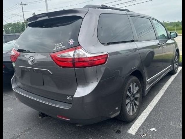 2018 Toyota Sienna LE