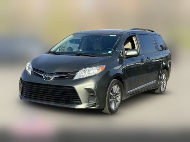 2018 Toyota Sienna LE