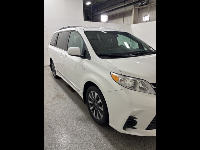 2018 Toyota Sienna LE