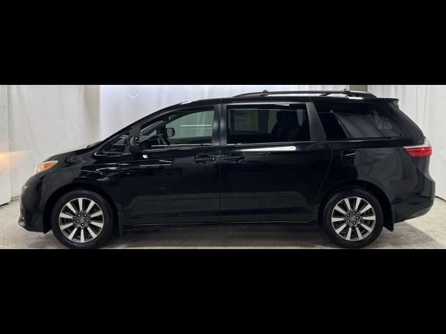 2018 Toyota Sienna LE