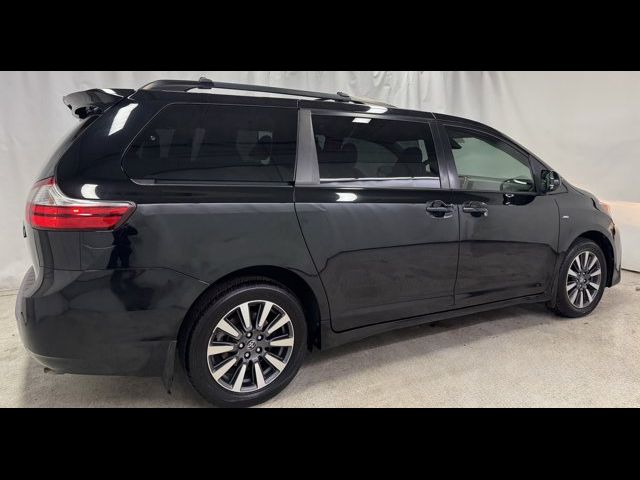 2018 Toyota Sienna LE