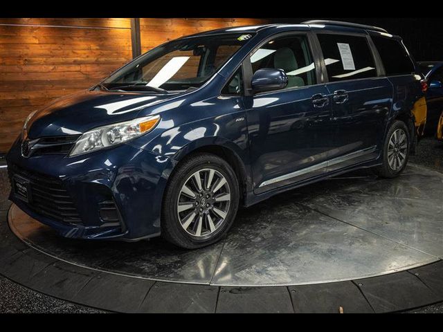 2018 Toyota Sienna LE