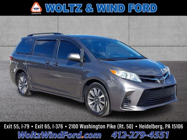 2018 Toyota Sienna LE