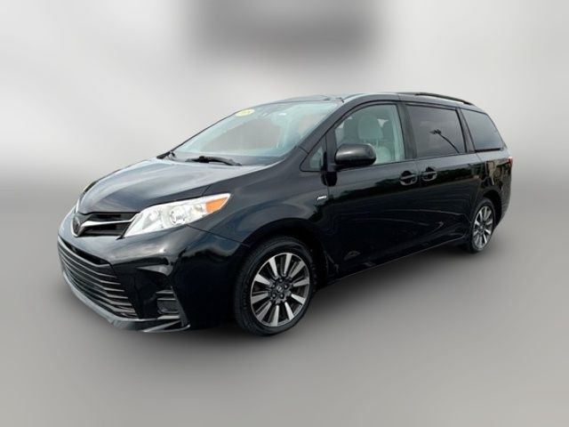 2018 Toyota Sienna LE