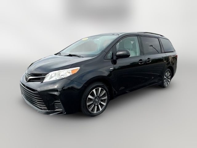 2018 Toyota Sienna LE