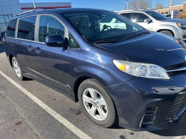 2018 Toyota Sienna LE Auto Access Seat