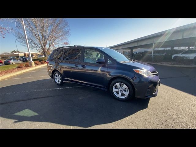 2018 Toyota Sienna LE Auto Access Seat