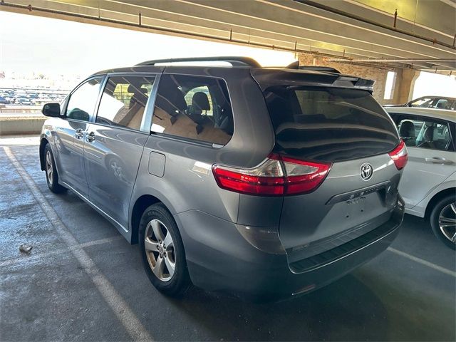 2018 Toyota Sienna 