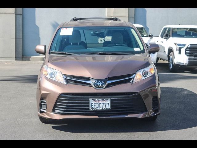 2018 Toyota Sienna LE Auto Access Seat
