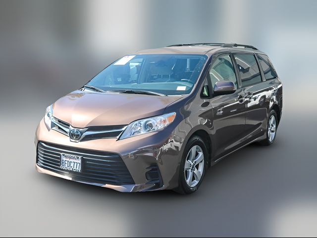 2018 Toyota Sienna LE Auto Access Seat