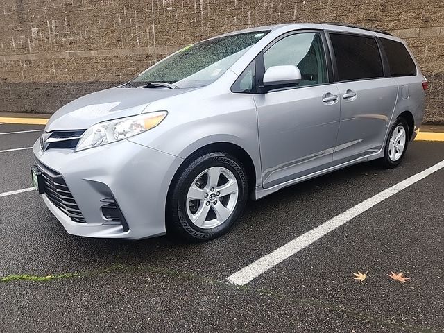 2018 Toyota Sienna LE Auto Access Seat