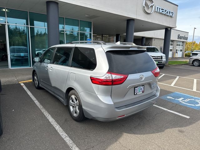 2018 Toyota Sienna LE Auto Access Seat