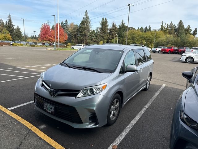 2018 Toyota Sienna LE Auto Access Seat