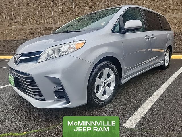 2018 Toyota Sienna LE Auto Access Seat