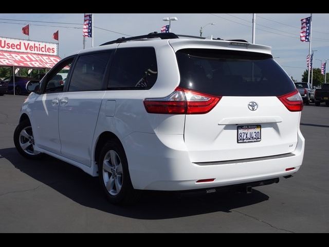 2018 Toyota Sienna LE