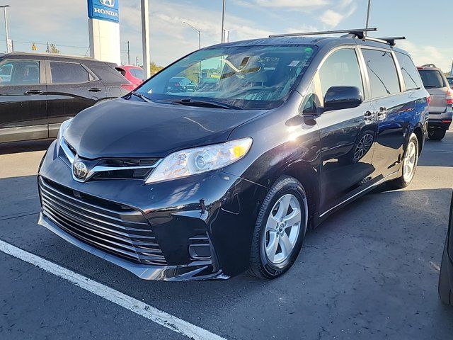 2018 Toyota Sienna LE