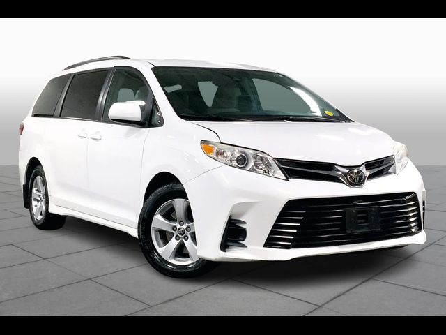 2018 Toyota Sienna LE