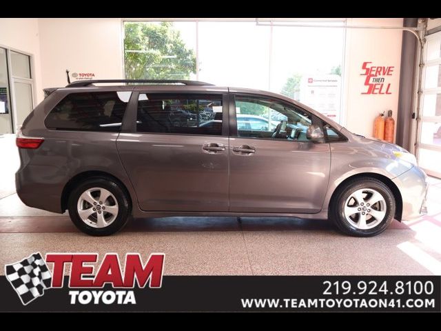 2018 Toyota Sienna LE