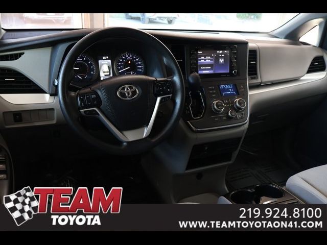 2018 Toyota Sienna LE