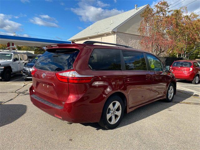 2018 Toyota Sienna LE