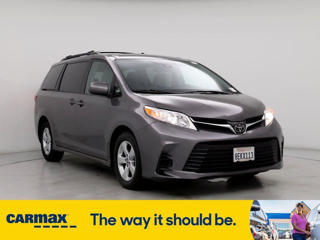 2018 Toyota Sienna LE