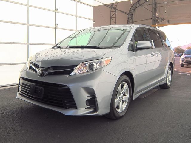 2018 Toyota Sienna LE