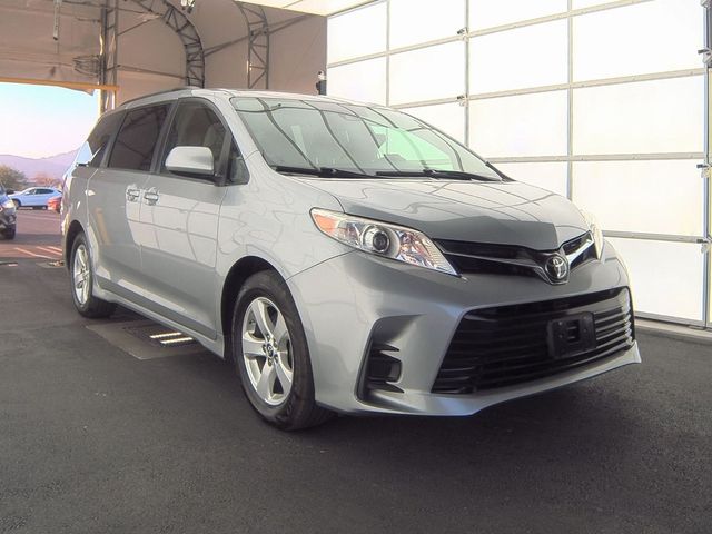 2018 Toyota Sienna LE