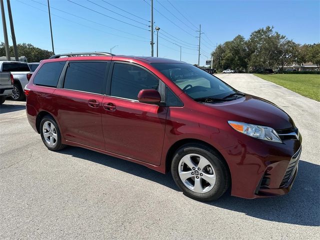 2018 Toyota Sienna LE