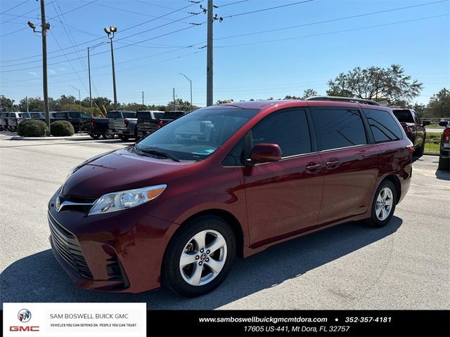 2018 Toyota Sienna LE