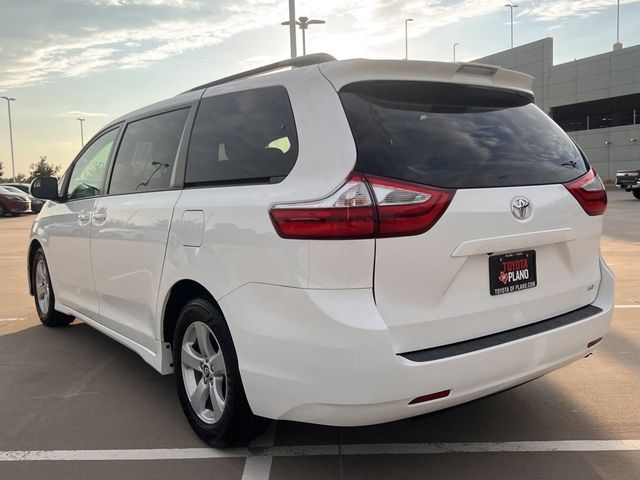 2018 Toyota Sienna LE