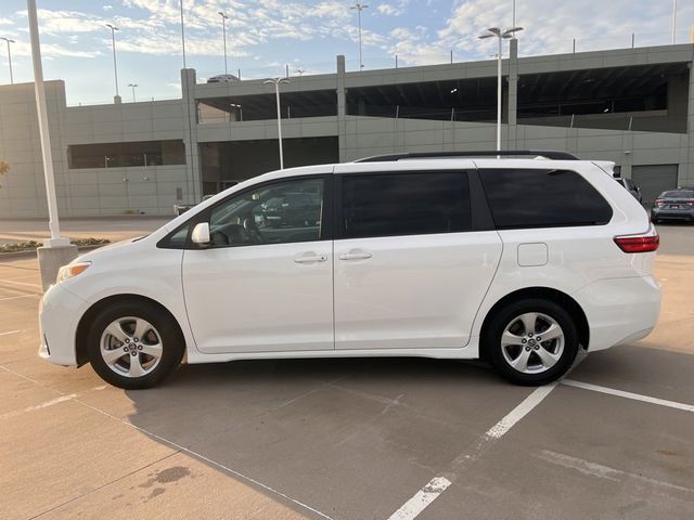 2018 Toyota Sienna LE