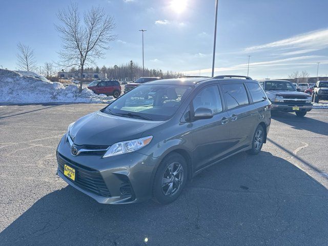 2018 Toyota Sienna LE