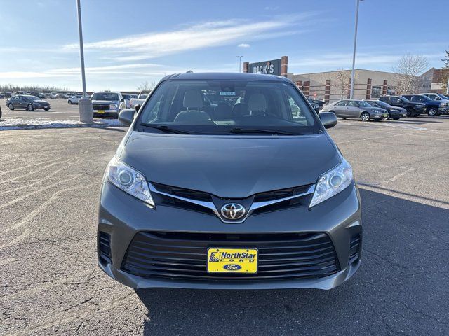 2018 Toyota Sienna LE