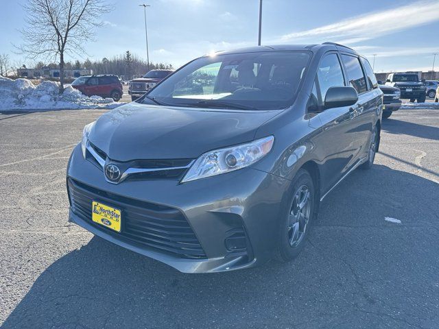 2018 Toyota Sienna LE