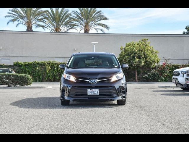 2018 Toyota Sienna LE