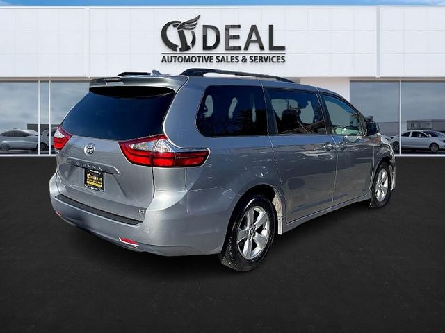 2018 Toyota Sienna LE