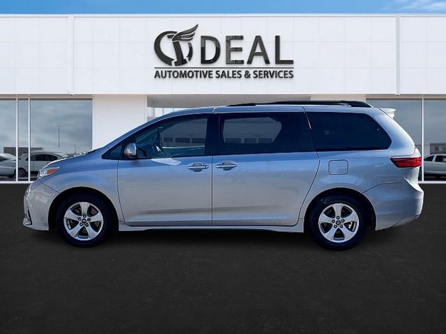 2018 Toyota Sienna LE