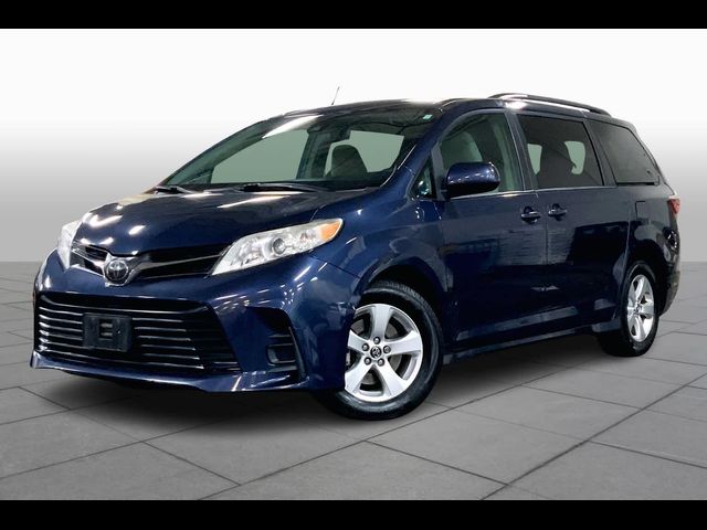 2018 Toyota Sienna LE