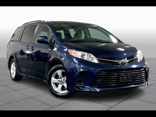 2018 Toyota Sienna LE