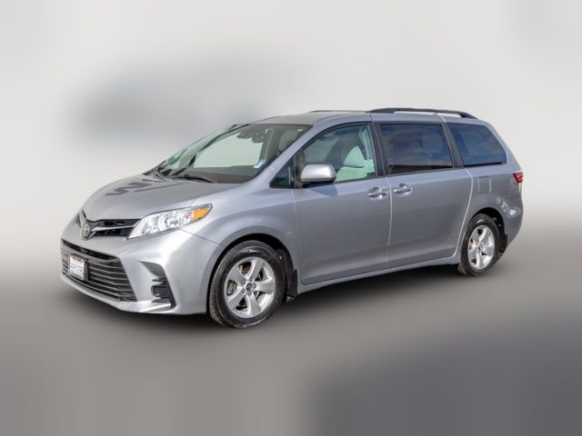 2018 Toyota Sienna LE