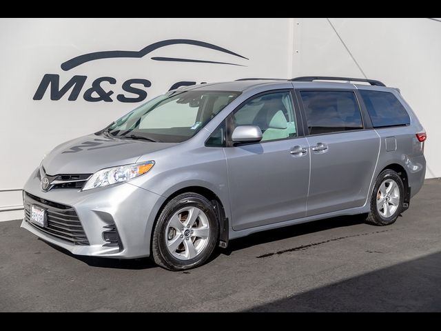 2018 Toyota Sienna LE