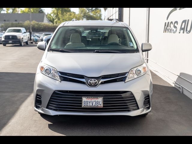 2018 Toyota Sienna LE