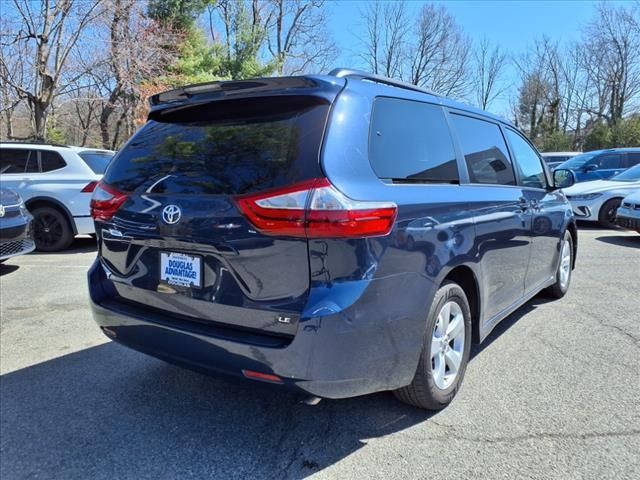 2018 Toyota Sienna LE