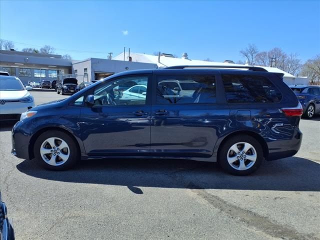 2018 Toyota Sienna LE