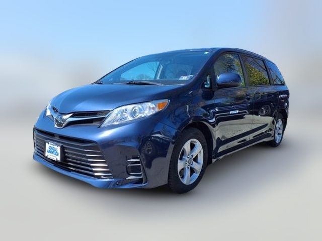 2018 Toyota Sienna LE