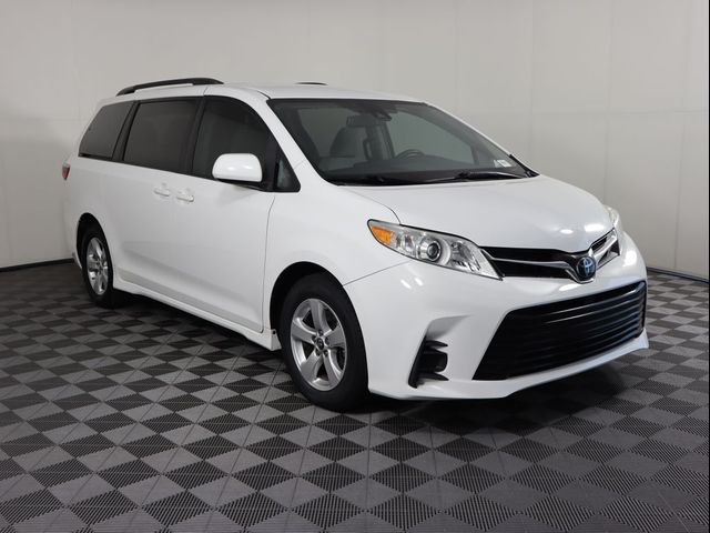 2018 Toyota Sienna LE