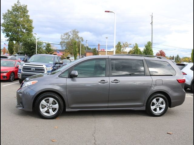 2018 Toyota Sienna LE