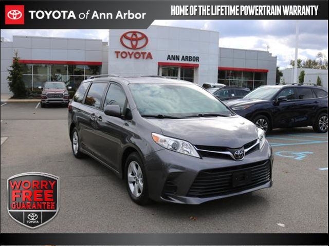 2018 Toyota Sienna LE